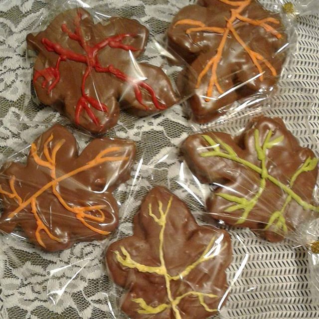 Fall Leafs Milk Chocolate Dipped Homemade Marshmallows Party Favors 4 ct package (picture shows 5 ct)