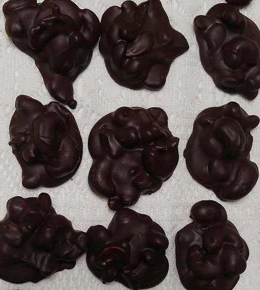 VEGAN Dark Chocolate Almond Clusters